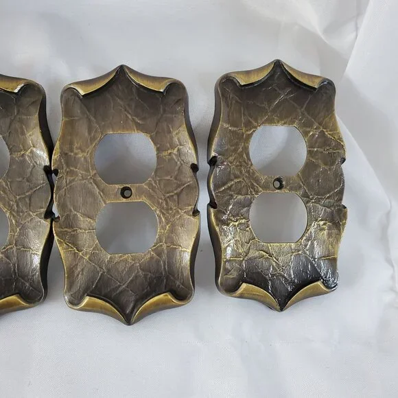 Vintage 7-Piece AMEROCK Metal Outlet & Switch Plate Covers Antique Brass Finish - Picture 3 of 10
